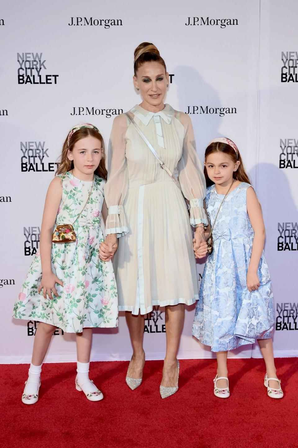 The actress with her twin daughters Marion and Tabitha (Getty Images)