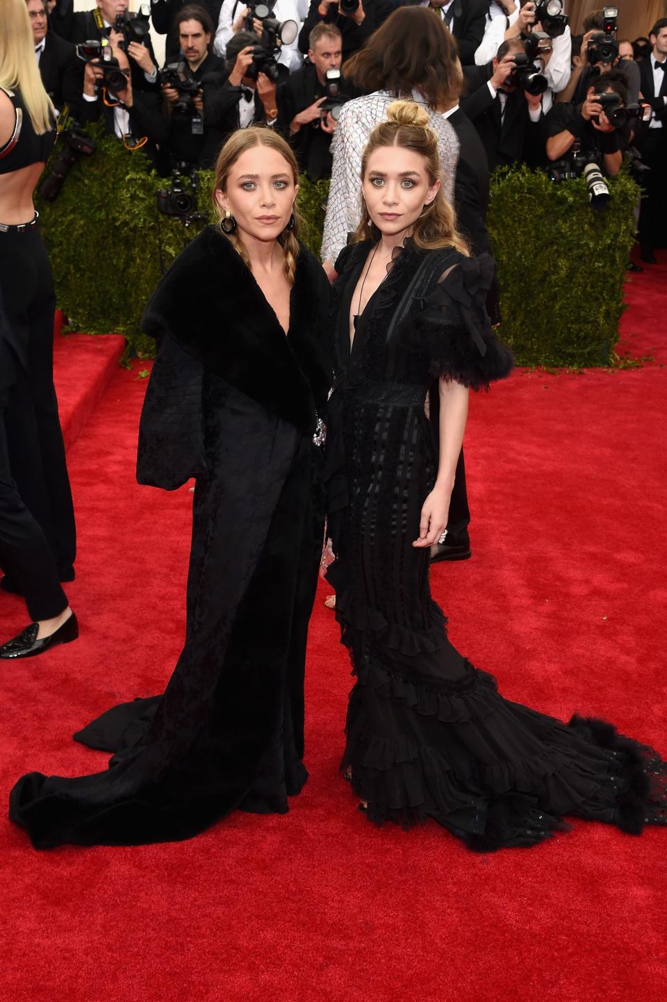 <h1 class="title">Mary-Kate Olsen in vintage Dior and David Webb jewelry and Ashley Olsen in John Galliano and David Webb rings</h1><cite class="credit">Photo: Getty Images</cite>