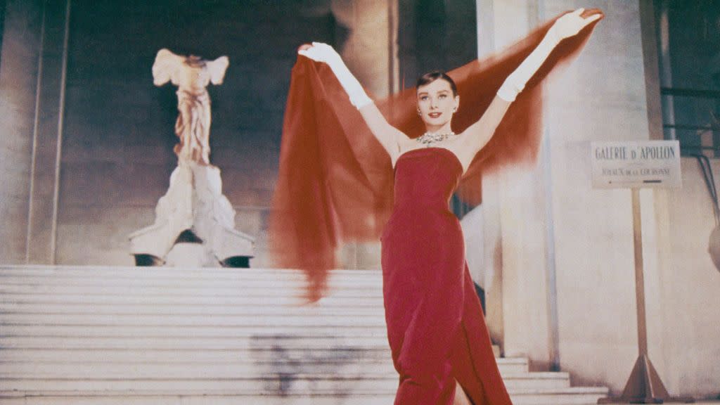 audrey in the louvre