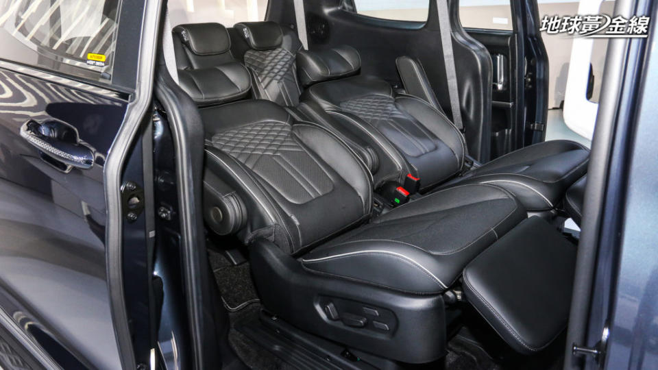 GLT-B VIP車型標配第二排座椅電動調整、通風、加熱等功能，並有Relax放鬆模式。(攝影/ 陳奕宏)