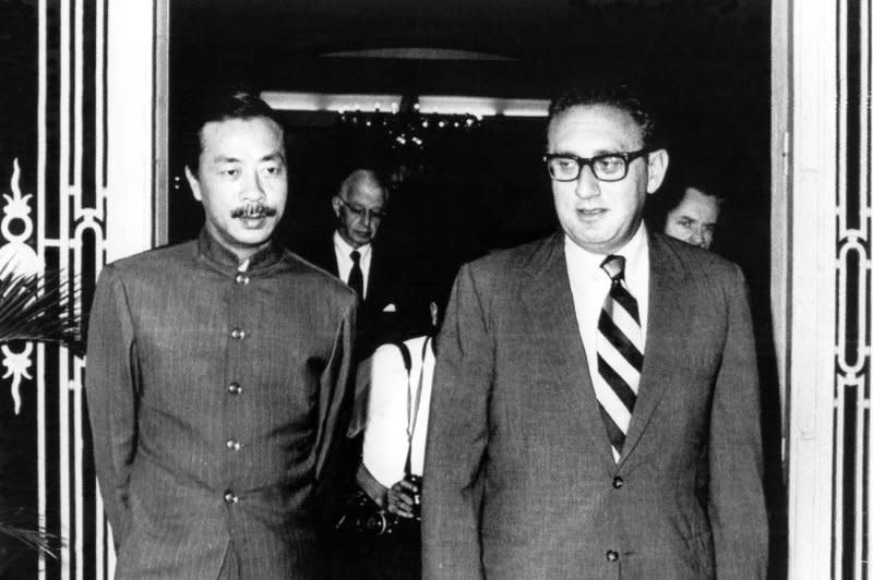 South Vietnamese Vice President Nguyen Cao Ky (L) chats with U.S. presidential aide Henry Kissinger during a meeting on July 5, 1971. UPI File Photo