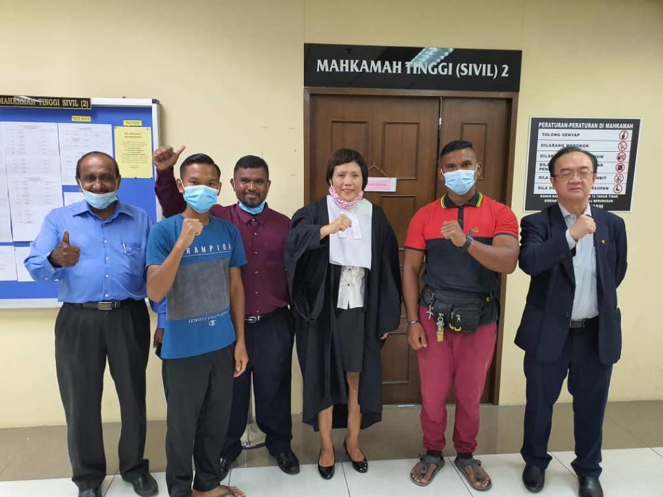 Lawyer for the plaintiffs, Tan Poh Lai (3rd right) with the plaintiffs after the settlement yesterday outside the Johor Baru High Court (Civil) September 30, 2020. — Picture courtesy of Tan Poh Lai