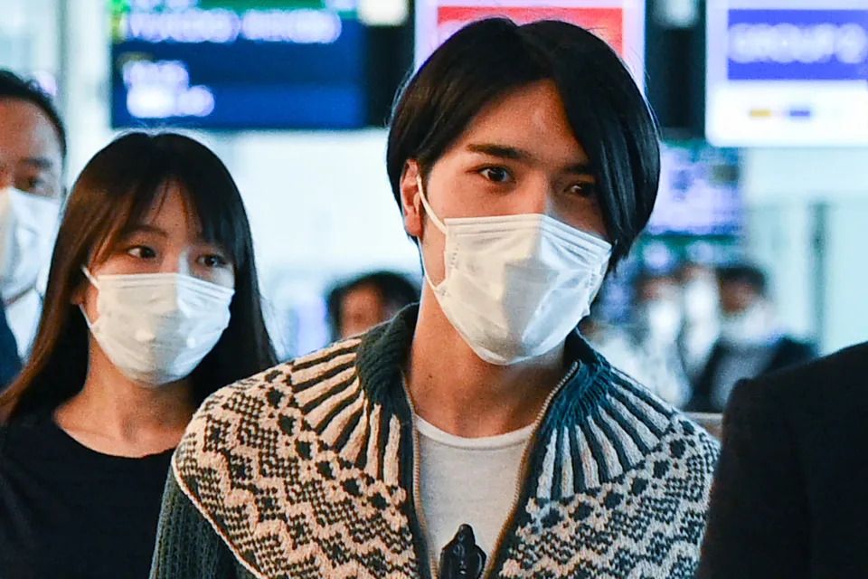 Kei Komuro (R) walks to the departure gate for his flight to New York with his wife and former princess Mako Komuro (L), the elder daughter of Japan&#39;s Prince Akishino and Princess Kiko, at Tokyo&#39;s Haneda international airport on November 14, 2021. (Photo by Philip FONG / AFP) (Photo by PHILIP FONG/AFP via Getty Images)