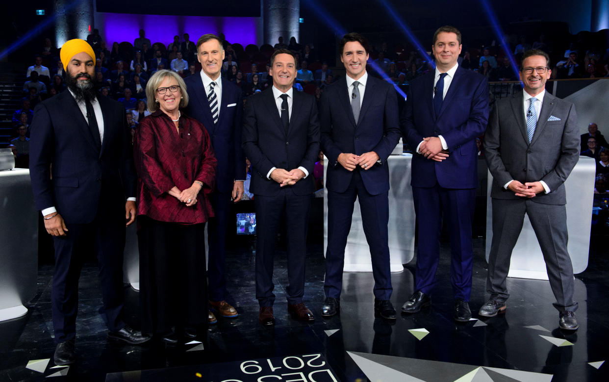 Host Patrice Roy from Radio-Canada, centre, introduces Federal party leaders, left to right, NDP leader Jagmeet Singh, Green Party leader Elizabeth May, People's Party of Canada leader Maxime Bernier, Liberal leader Justin Trudeau, Conservative leader Andrew Scheer, and Bloc Quebecois leader Yves-Francois Blanchet before the Federal leaders French language debate in Gatineau, Quebec, Canada, October 10, 2019. Sean Kilpatrick/Pool via REUTERS