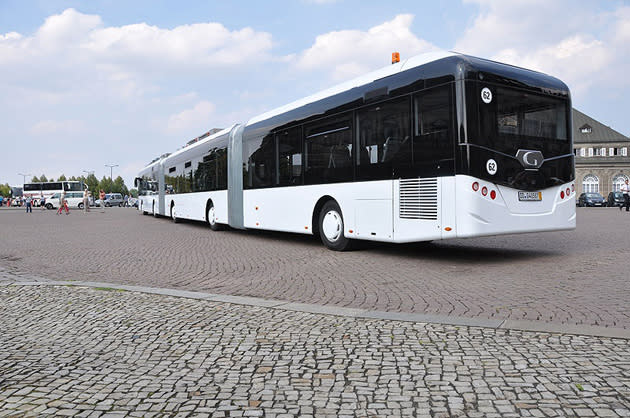 The AutoTram® technology is based on a vehicle concept developed by the Fraunhofer IVI, combining the advantages of rail and road-bound transport systems.