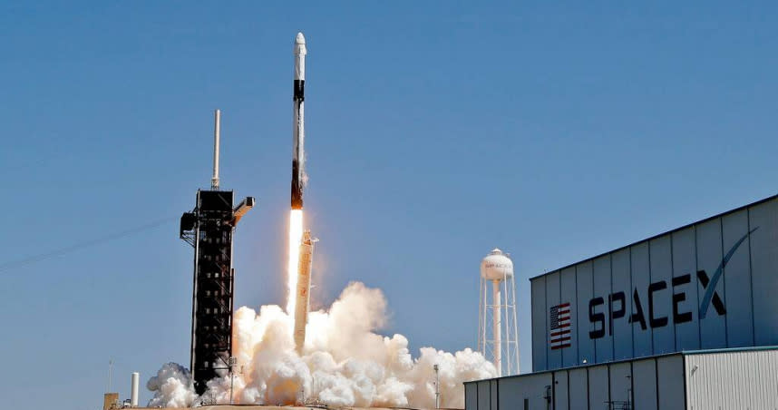 SpaceX於8日發射火箭，送3名富豪前往國際太空站。（圖／達志／美聯社）