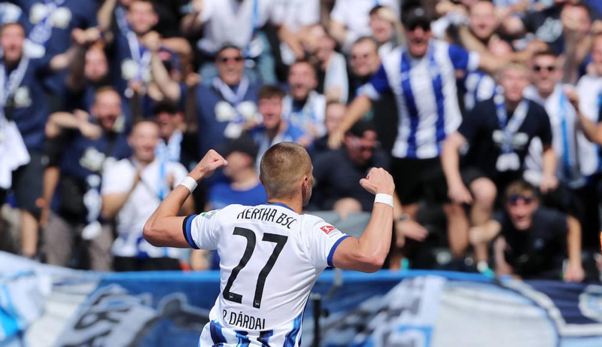 Ausrufezeichen der Hertha - Rostock Spitzenreiter