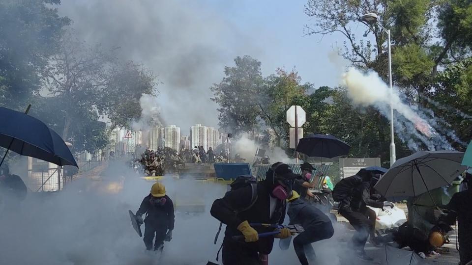 《時代革命》警民衝突越發嚴重。（圖／時代革命提供）