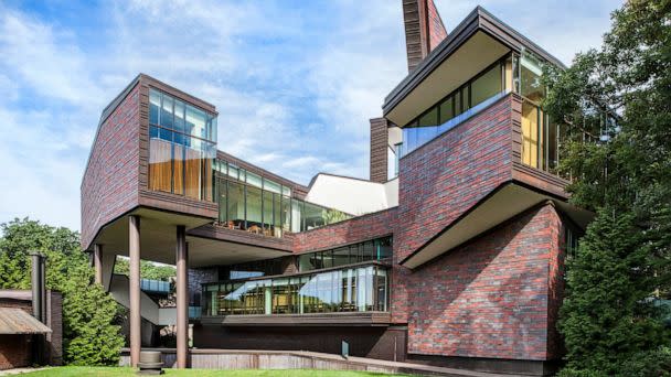 PHOTO: Lulu Chow Wang Campus Center at Wellesley College in Wellesley, Massachusetts. (Education Images/Universal Images Group via Getty Images, FILE)