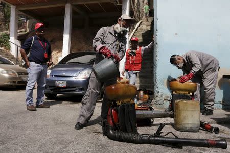 Venezuelan health workers prepare insecticide before fumigating the Valle slum to help control the spread of the mosquito-borne Zika virus in Caracas, January 28, 2016. REUTERS/Marco Bello