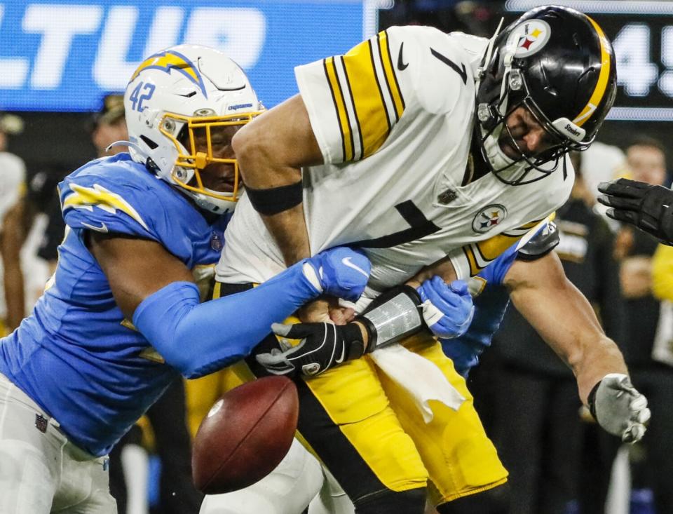 Chargers outside linebacker Uchenna Nwosu strip sacks Pittsburgh Steelers quarterback Ben Roethlisberger.