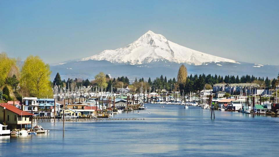 A view from hayden island at Portland.