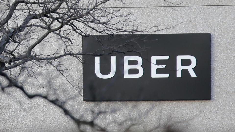 Uber stemmt sich mit Sparmaßnahmen gegen den Einbruch des Geschäfts.