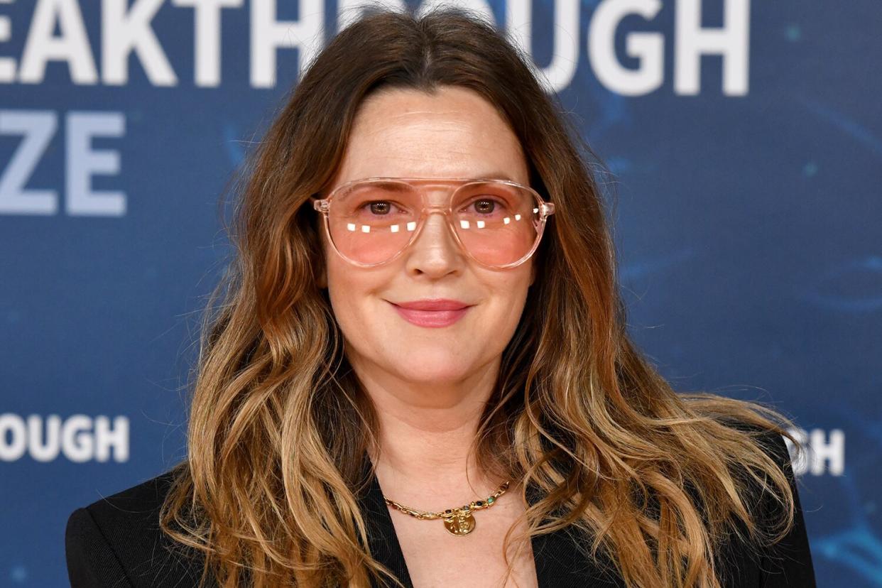 Drew Barrymore attends the 2020 Breakthrough Prize Red Carpet at NASA Ames Research Center on November 03, 2019 in Mountain View, California.