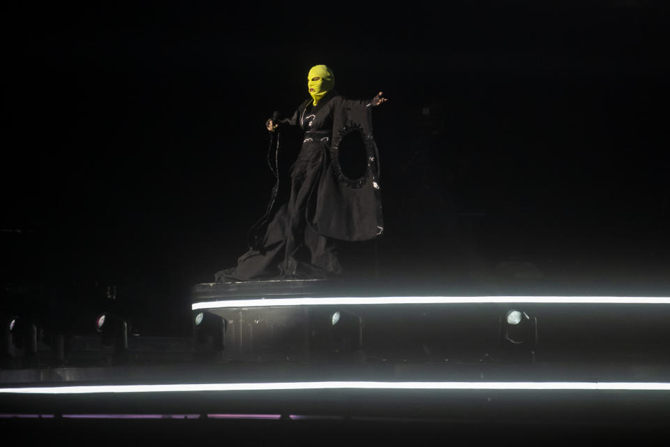 Madonna ensaya con una máscara para el último concierto de su gira Celebration en Río de Janeiro, Brasil, el jueves 2 de mayo de 2024. Madonna se presentó el sábado en un concierto gratuito en la playa de Copacabana. (Foto AP/Bruna Prado)