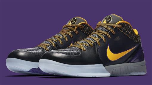 NIKE為Kobe出的鞋款「Nike Zoom Kobe 4s」。（圖／翻攝自推特）