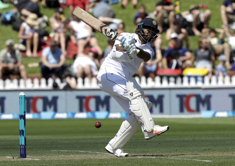 Sri Lanka's Dimuth Karunaratne bats during play on day one of the first cricket test against New Zealand in Wellington, New Zealand, Saturday, Dec. 15, 2018. (AP Photo/Mark Baker )