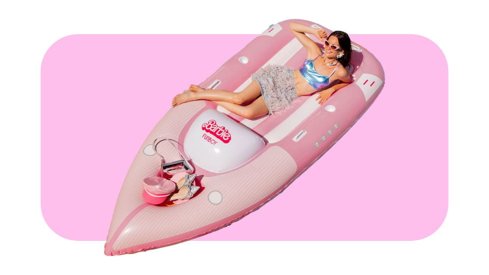 With the help of Funboy's Speed Boat Pool Float, now you can lay back, close your eyes and imagine you're relaxing in the waters of Malibu Beach.