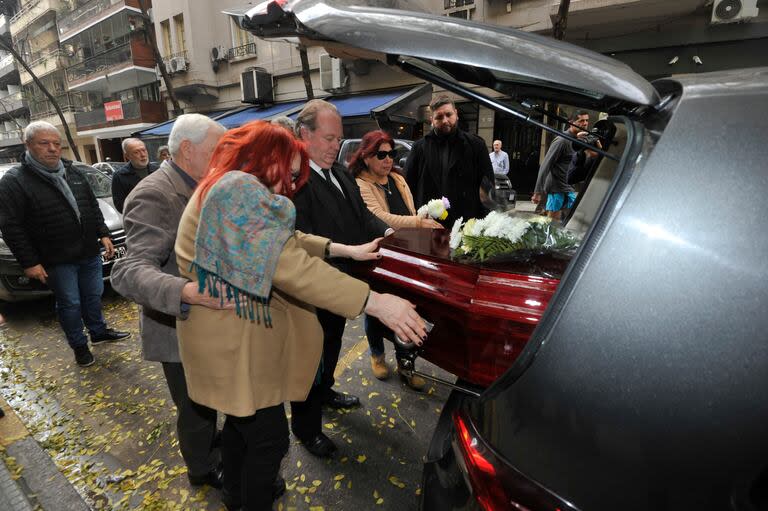 Hasta el miércoles todo parecía evolucionar bien, pero el jueves por la madrugada desmejoró y finalmente su cuadro se volvió irreversible. Los restos del dramaturgo de 89 años fueron velados en la sede de la Argentores, entidad que presidió entre 2007 y 2014