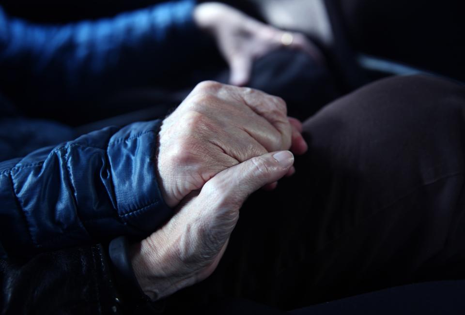 Una oncóloga de Milán le dijo al marido de una paciente enferma de cáncer de 77 años que su mujer era mayor y que ya había vivido suficiente. (Foto: John Moore/Getty Images)