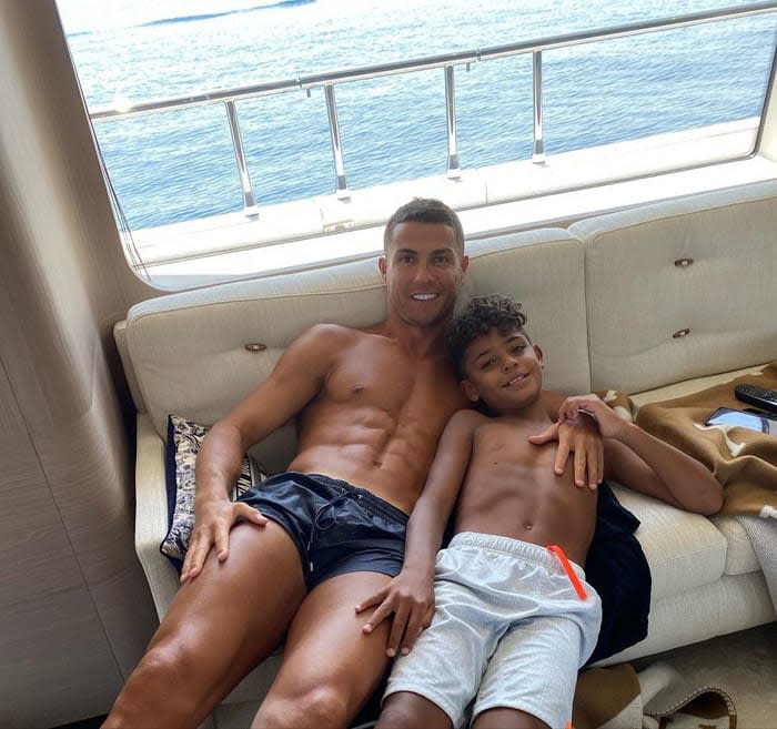 Cristiano Ronaldo con su hijo Cristiano Jr.