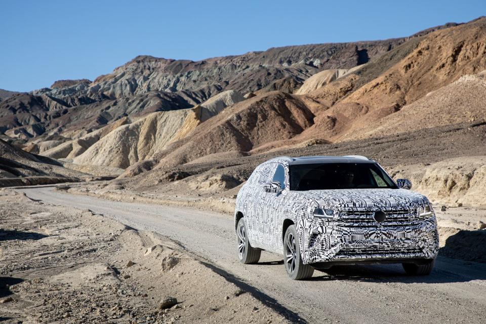 View Photos of the 2020 Volkswagen Atlas Cross Sport