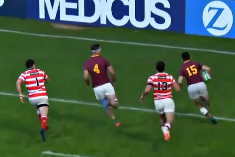 Francisco Pasman consigue el primer try de Newman; el Cardenal tuvo un comienzo positivo y llevaba bien el segundo tiempo, hasta que claudicó en el desenlace.