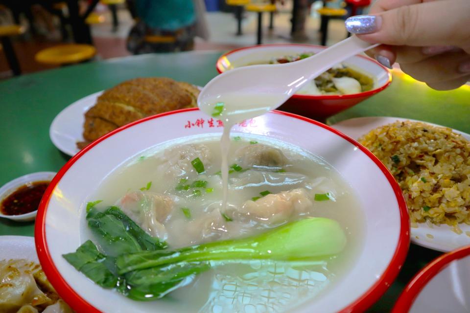 jiang nan wei dao -prawn wanton soup closeup