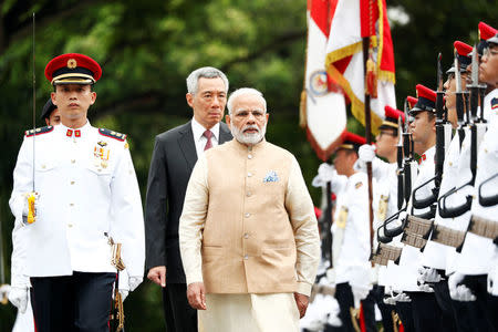 India’s Prime Minister Narendra Modi inspects an honour guard with Singapore’s Prime Minister Lee Hsien Loong at the Istana in Singapore June 1, 2018. REUTERS/Edgar Su