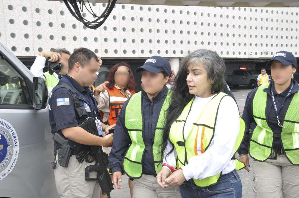 Sandra Ávila Beltrán a su llegada a México procedente de EEUU en el 2013. REUTERS/Secretaria de Gobernacion/Handout via Reuters 