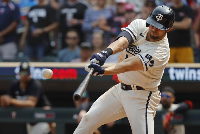 White Sox rookie Zach Remillard ties game in ninth, wins it in 11th vs.  Mariners in MLB debut 