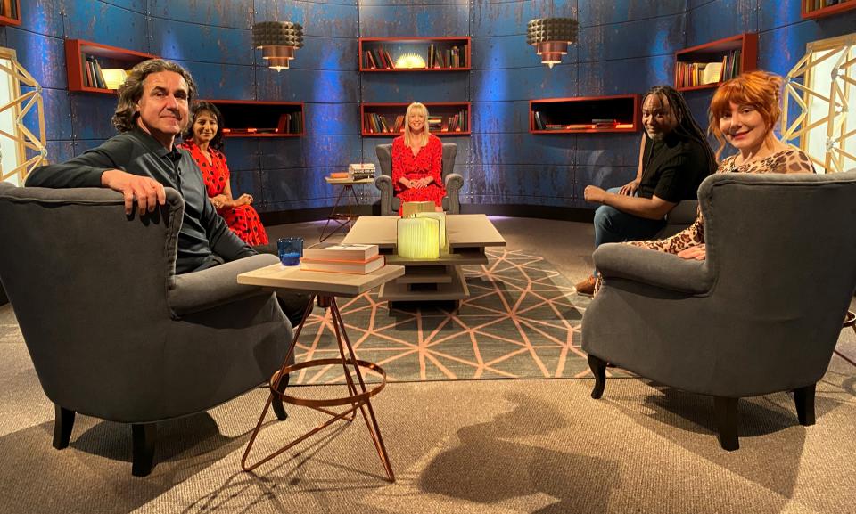 Micky Flanagan, Ranvir Singh, Sara Cox, Reginald D Hunter, Sophie Willan on Between the Covers. (BBC / Cactus)