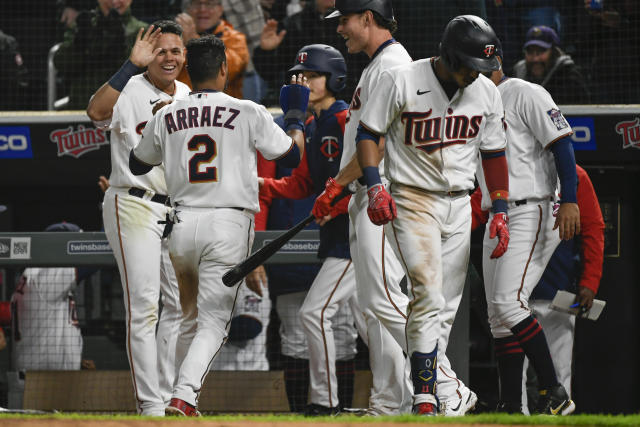 White Sox' Tim Anderson scores on error after stealing third – NBC