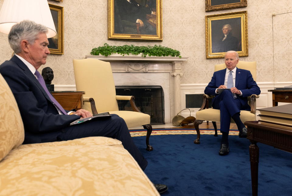 U.S. President Joe Biden meets with Federal Reserve Chair Jerome Powell and U.S. Treasury Secretary Janet Yellen to talk about the economy in the Oval Office at the White House in Washington, D.C., U.S., May 31, 2022. REUTERS/Leah Millis