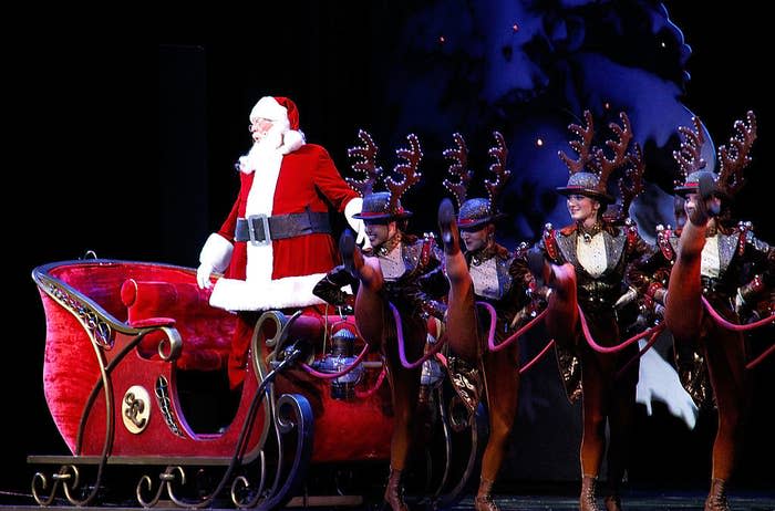 New York is the epicenter of entertainment and surely does not disappoint during the holiday season. There are plenty of Christmas shows in New York that are worth watching, ranging from classics to modern adaptations of your favorite tales.