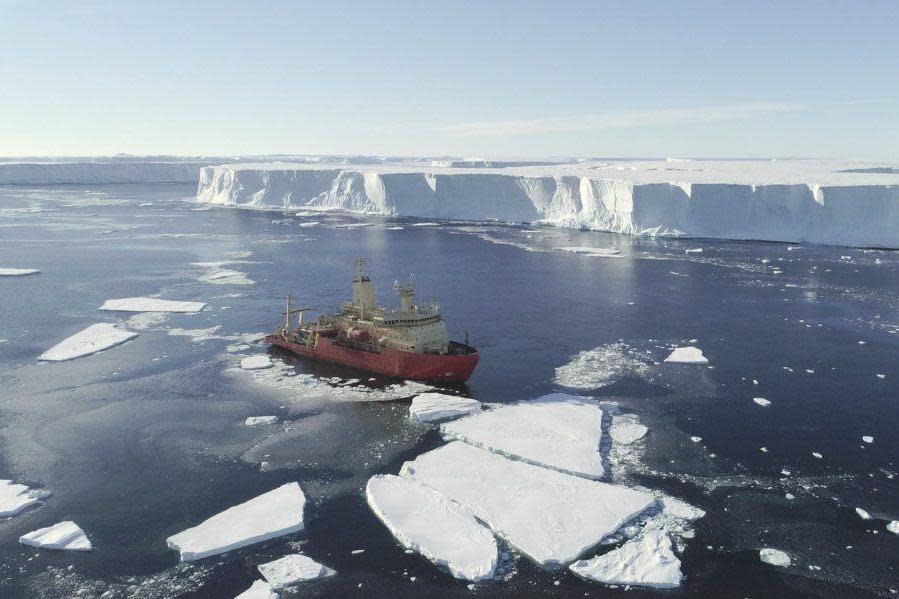 A research team surveyed the seafloor near Thwaites Glacier on the RV Nathaniel B Palmer in early 2019: Alex Mazur