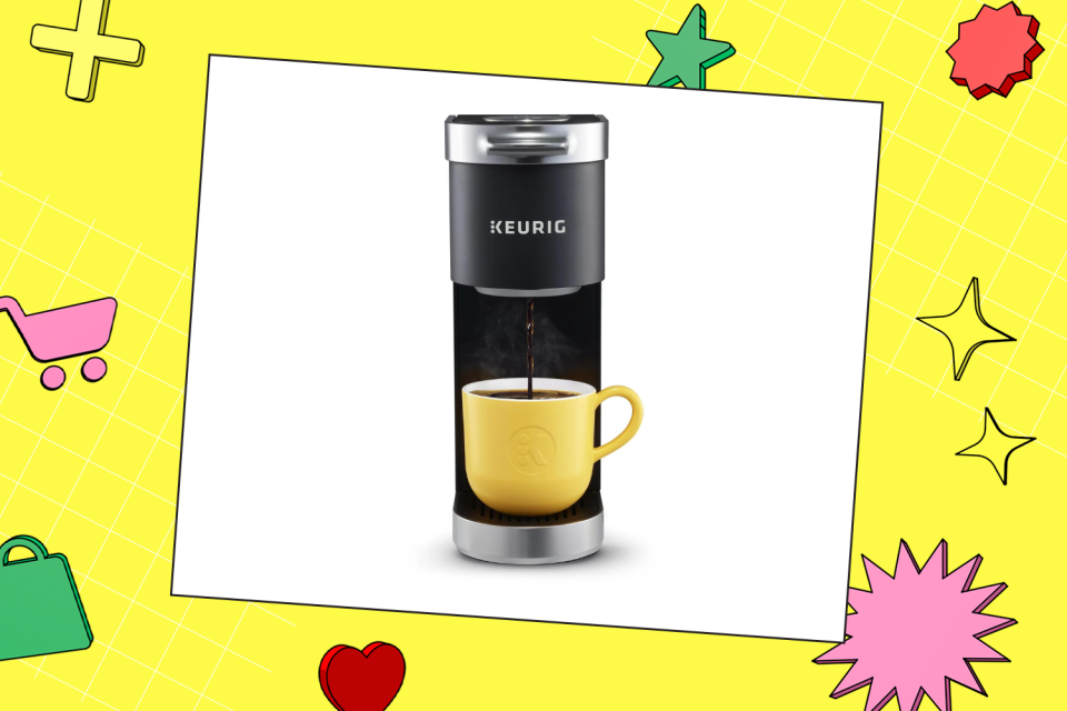 Mesin Keurig K-Mini dengan Cangkir Kopi