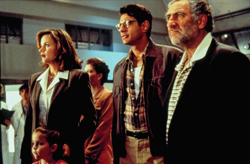 Independence Day, Mae Whitman, Margaret Colin, Jeff Goldblum, Judd Hirsch