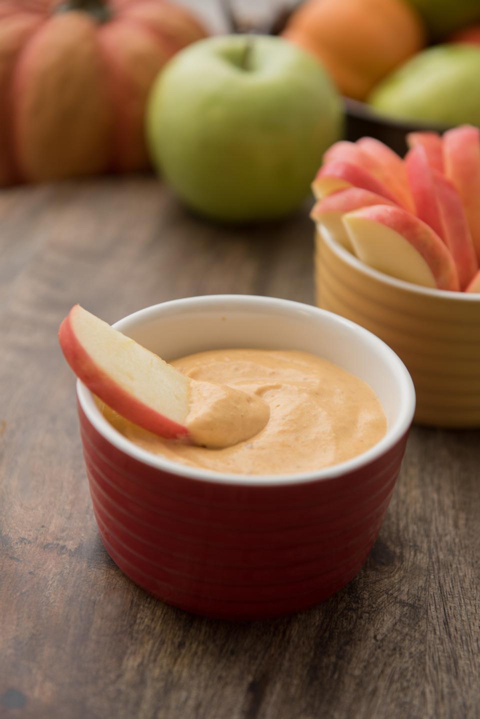 Pumpkin Dip served with sliced apples.