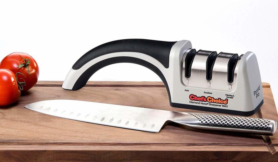 Chef’sChoice 4643 ProntoPro Diamond Hone Manual Knife Sharpener. (Photo: Amazon)