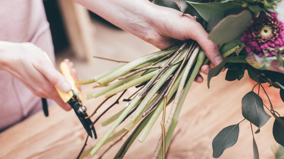 Trimming flower stems