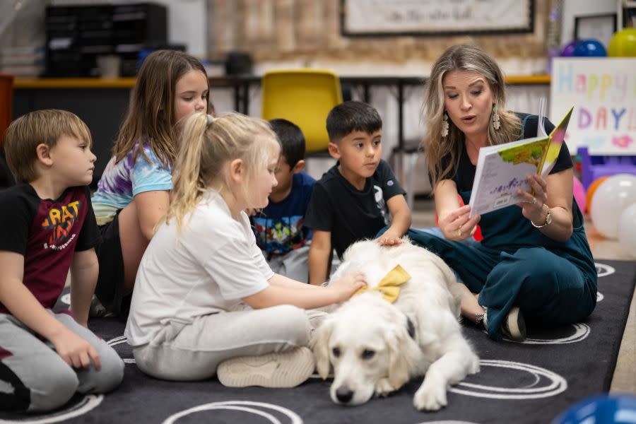 Abby Jones reading to students (Photo provided by H-E-B). 