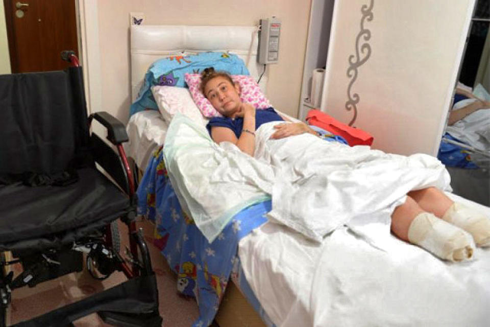 Sevinc Ceklik seen laying in her hospital bed after the amputations. Source: Newsflash/Australscope