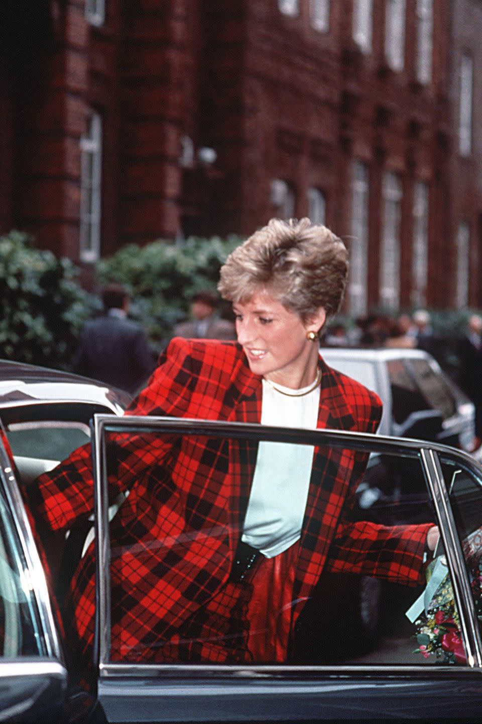 <p>And red, like this ensemble she wore in 1991. </p>