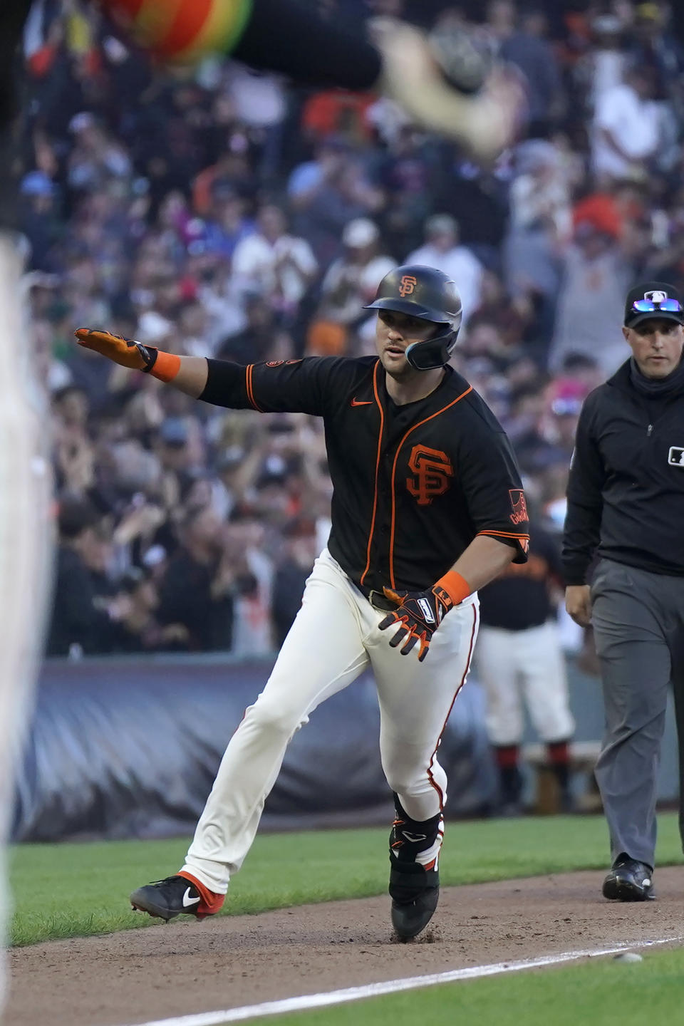 San Francisco Giants' J.D. Davis rounds the bases after hitting the winning home run against the Boston Red Sox during the ninth inning of a baseball game in San Francisco, Saturday, July 29, 2023. (AP Photo/Jeff Chiu)