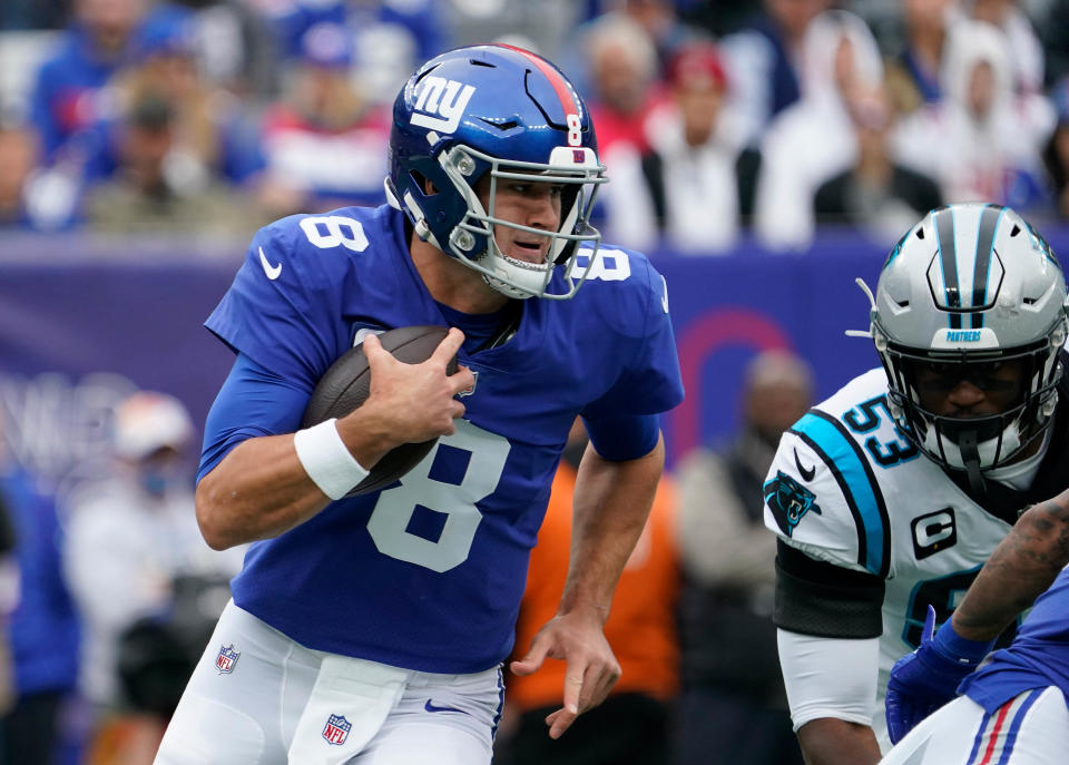 New York Giants quarterback Daniel Jones is averaging 32.7 rushing yards per game this season. (Robert Deutsch/USA TODAY Sports)