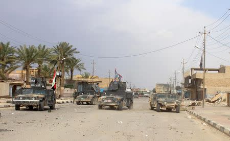 Iraq's counter-terrorism forces vehicles gather in the town of Hit in Anbar province, April 7, 2016. REUTERS/Stringer