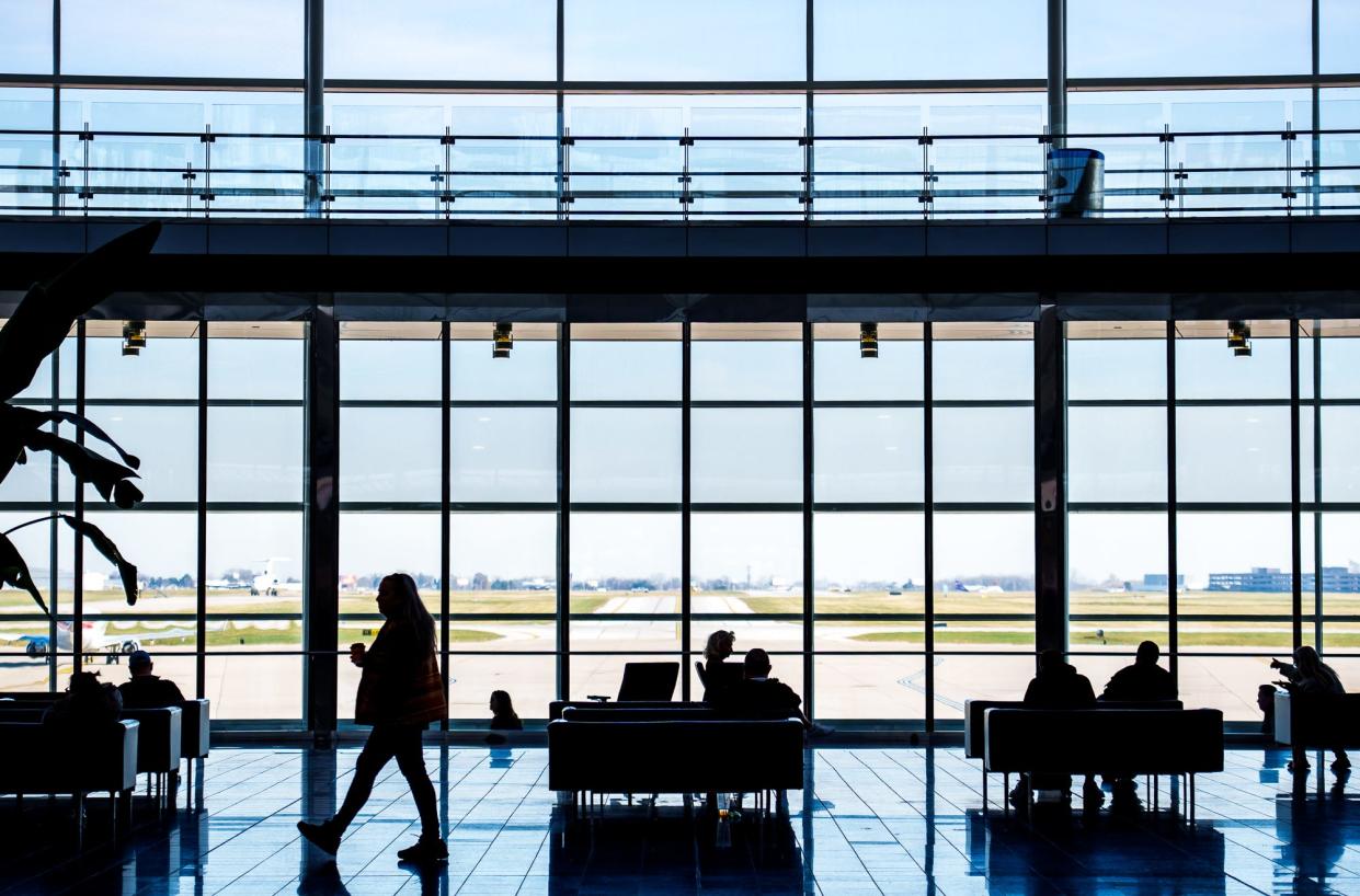Air ravelers make their way through the Indianapolis International Airport on Wednesday, Nov. 9, 2022. 