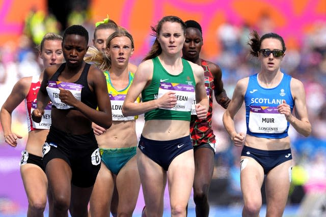 Laura Muir, right