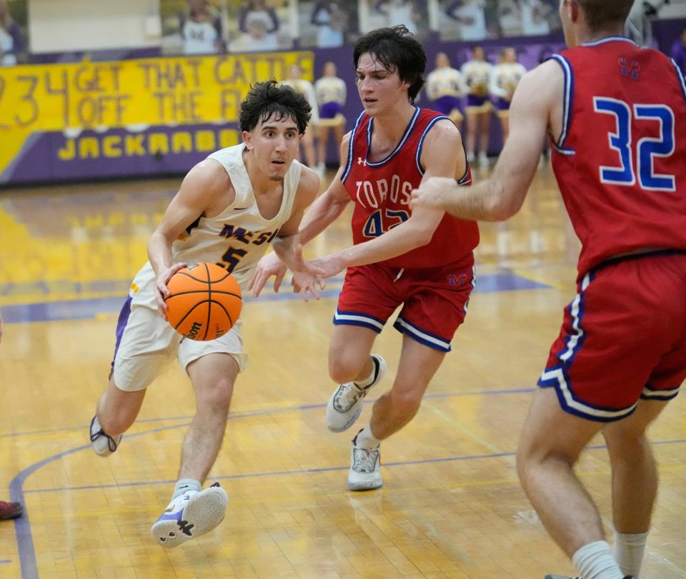 Mesa High's Parker Escalante (5) drives to the basket against Mountain View's Nate Bogle (42) during region play at Mesa High School gym on Jan. 31, 2023.